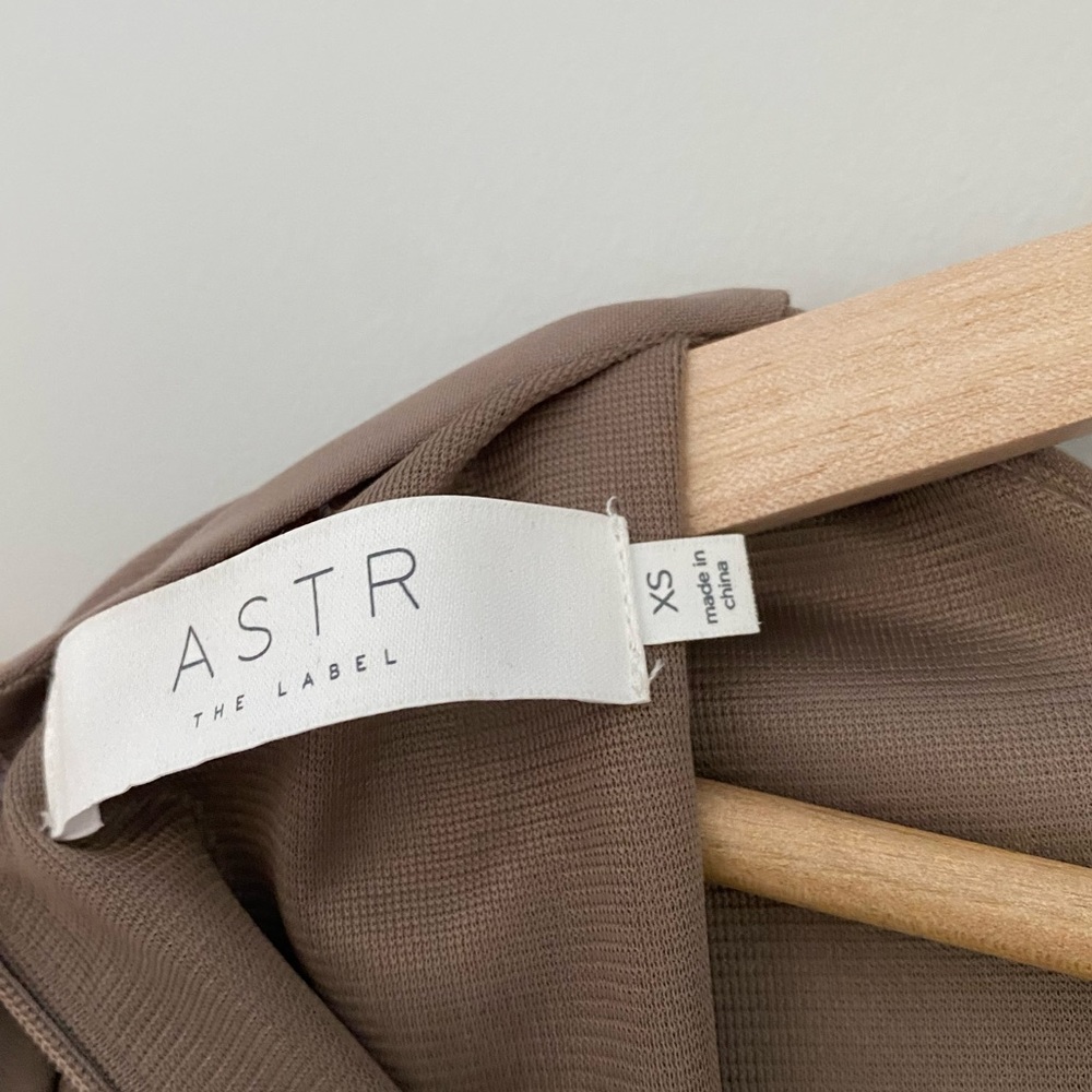 ASTR The Label Ruched Dress - Picture 4 of 4